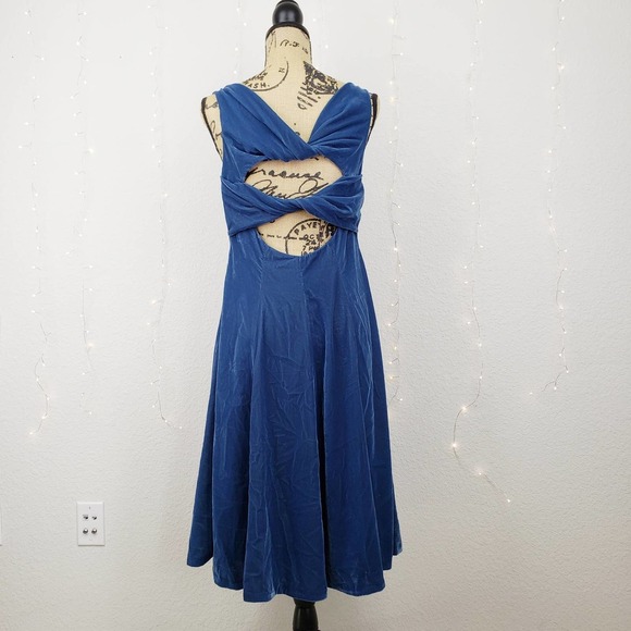 Gal Meets Glam Christine Fir Green Velvet Dress 6 - Picture 7 of 11